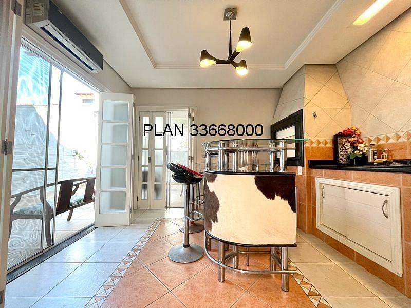 03 dormit�rios, sendo uma su�te master com banheira de hidromassagem, uma su�te americana + um quarto. 21