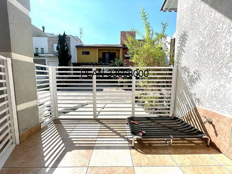 03 dormit�rios, sendo uma su�te master com banheira de hidromassagem, uma su�te americana + um quarto. 4