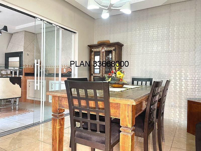 03 dormit�rios, sendo uma su�te master com banheira de hidromassagem, uma su�te americana + um quarto. 19