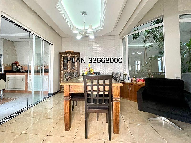 03 dormit�rios, sendo uma su�te master com banheira de hidromassagem, uma su�te americana + um quarto. 18