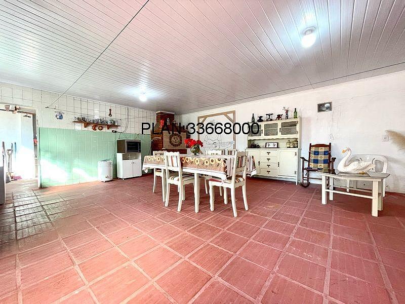 Casa na Avenida dos Gauchos 18