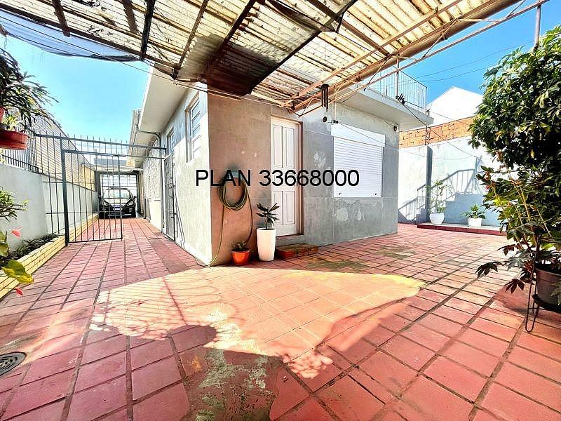 Casa na Avenida dos Gauchos 16