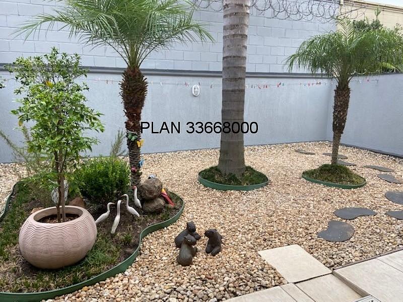 CASA CONDOM�NIO 15
