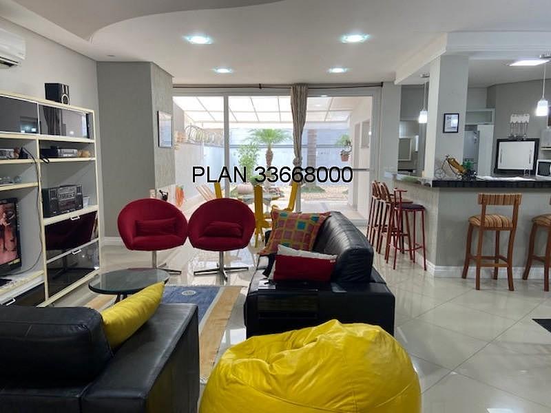 CASA CONDOM�NIO 4