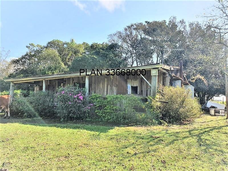sitio em Mariana Pimentel. 32