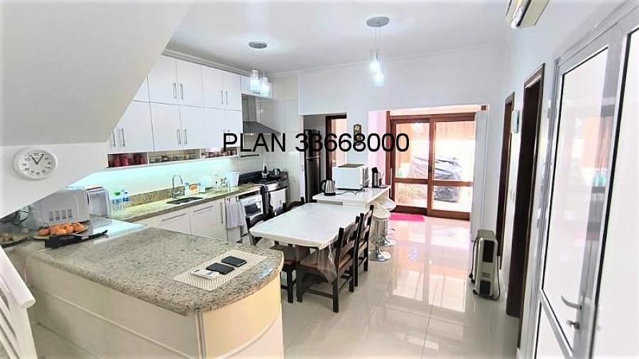 Excelente casa em Condom�nio com 04 dormit�rios sendo 02 su�tes. 3