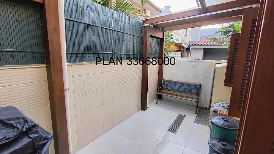Excelente casa em Condom�nio com 04 dormit�rios sendo 02 su�tes. 15
