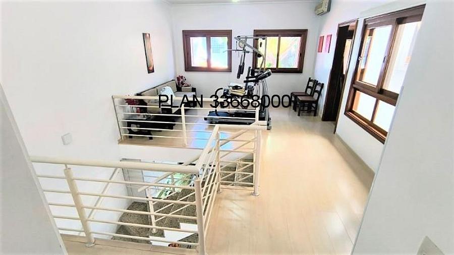 Excelente casa em Condom�nio com 04 dormit�rios sendo 02 su�tes. 11
