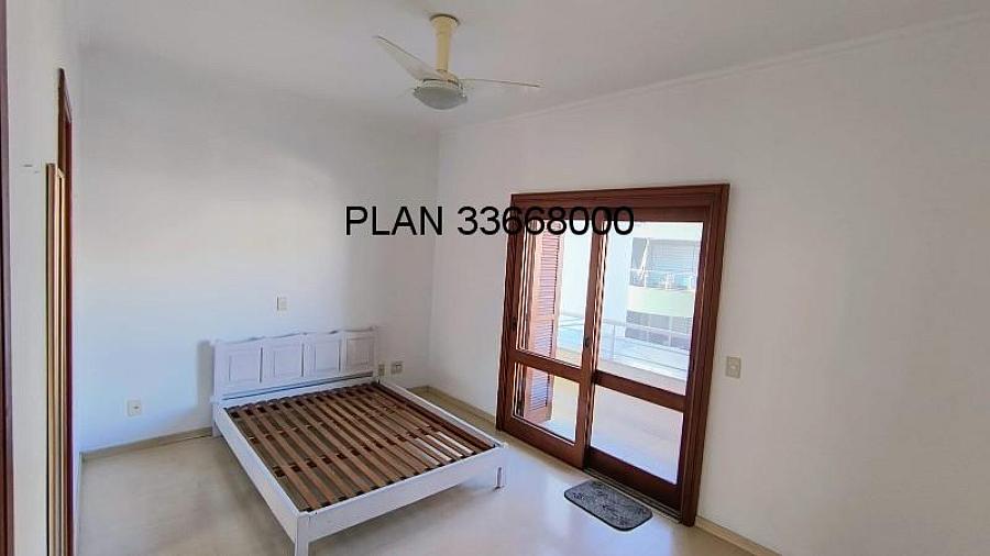 Excelente casa em Condom�nio com 04 dormit�rios sendo 02 su�tes. 13