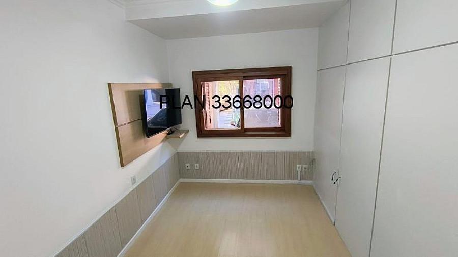 Excelente casa em Condom�nio com 04 dormit�rios sendo 02 su�tes. 12