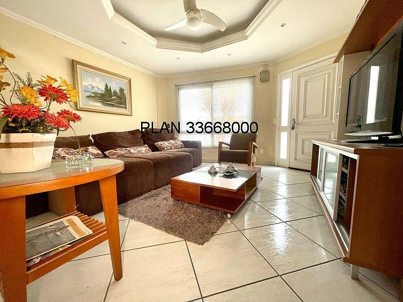 03 dormit�rios, sendo uma su�te, sacada, estar �ntimo no 2� pavimento, sala de estar, sala de jantar, cozinha, �rea de servi�o e um dormit�rio na par 3