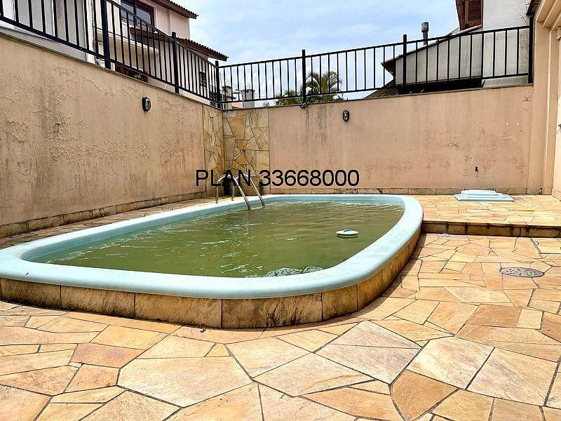03 dormit�rios, sendo uma su�te, sacada, estar �ntimo no 2� pavimento, sala de estar, sala de jantar, cozinha, �rea de servi�o e um dormit�rio na par 11