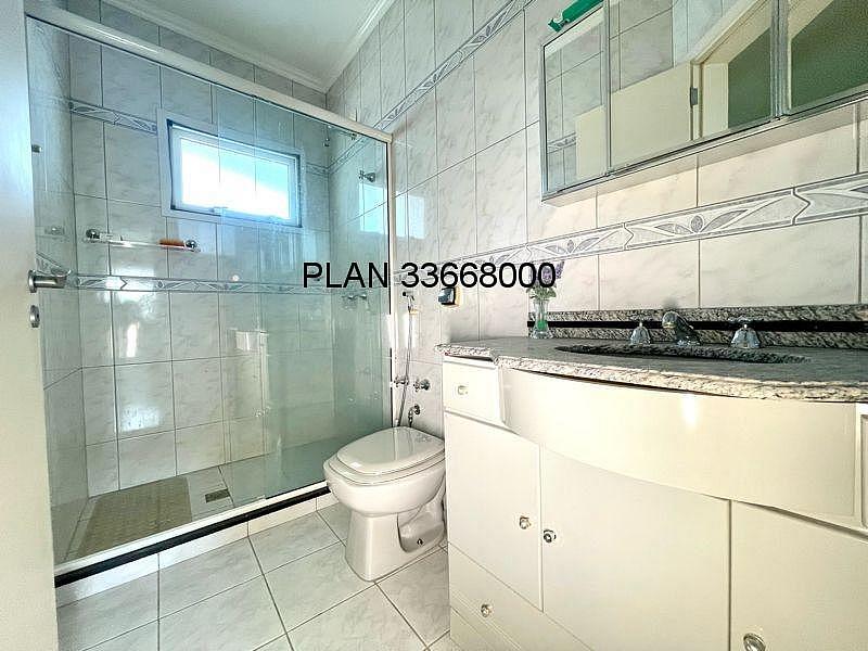 03 dormit�rios, sendo uma su�te, sacada, estar �ntimo no 2� pavimento, sala de estar, sala de jantar, cozinha, �rea de servi�o e um dormit�rio na par 23
