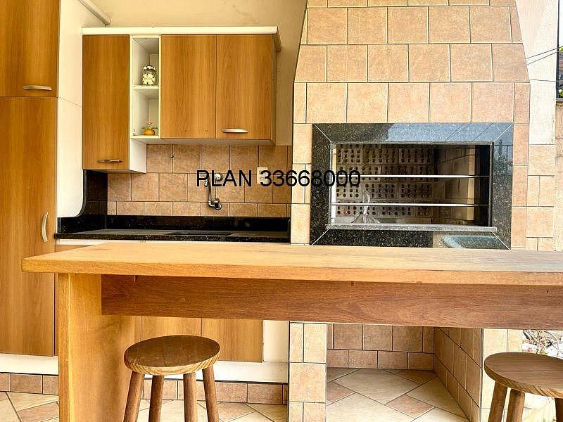 03 dormit�rios, sendo uma su�te, sacada, estar �ntimo no 2� pavimento, sala de estar, sala de jantar, cozinha, �rea de servi�o e um dormit�rio na par 10