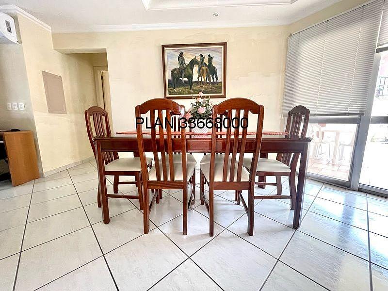 03 dormit�rios, sendo uma su�te, sacada, estar �ntimo no 2� pavimento, sala de estar, sala de jantar, cozinha, �rea de servi�o e um dormit�rio na par 5
