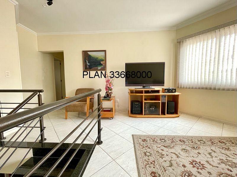 03 dormit�rios, sendo uma su�te, sacada, estar �ntimo no 2� pavimento, sala de estar, sala de jantar, cozinha, �rea de servi�o e um dormit�rio na par 15
