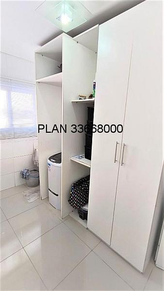 Casa com piscina na Avenida Ecoville 9