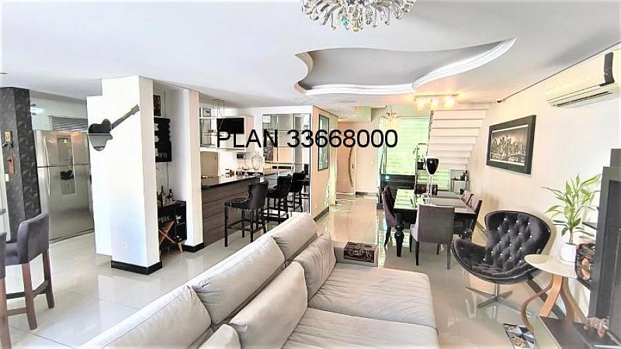 Casa com piscina na Avenida Ecoville 4