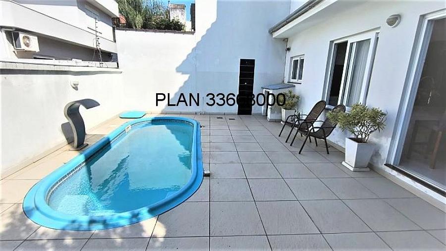 Casa com piscina na Avenida Ecoville 14