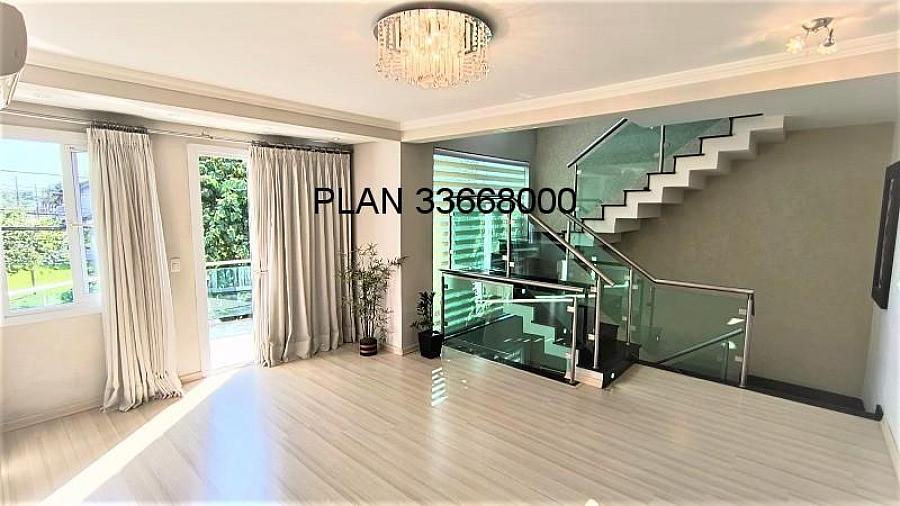 Casa com piscina na Avenida Ecoville 15