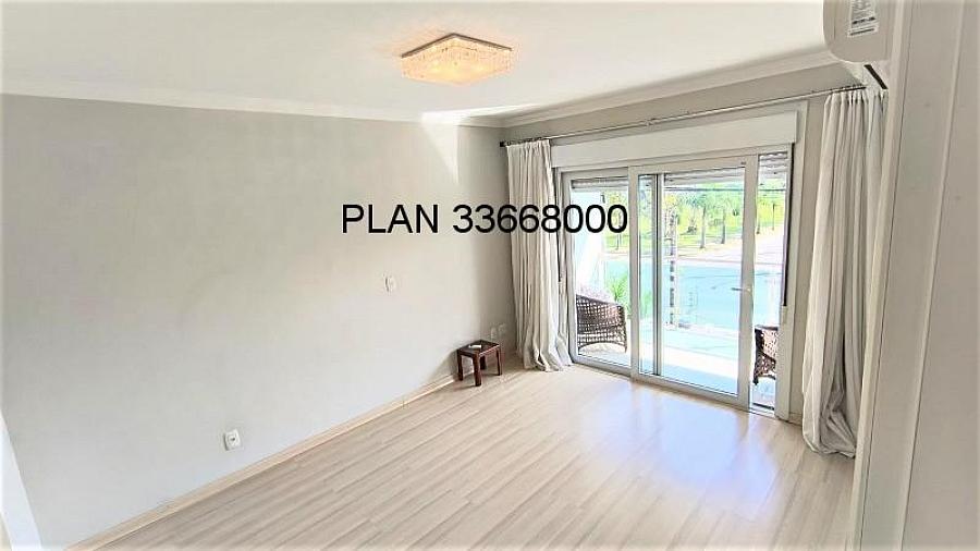Casa com piscina na Avenida Ecoville 18