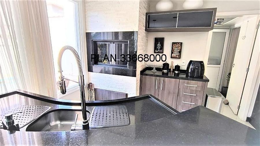 Casa com piscina na Avenida Ecoville 11