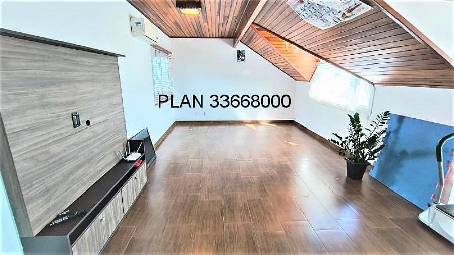 Casa com piscina na Avenida Ecoville 29