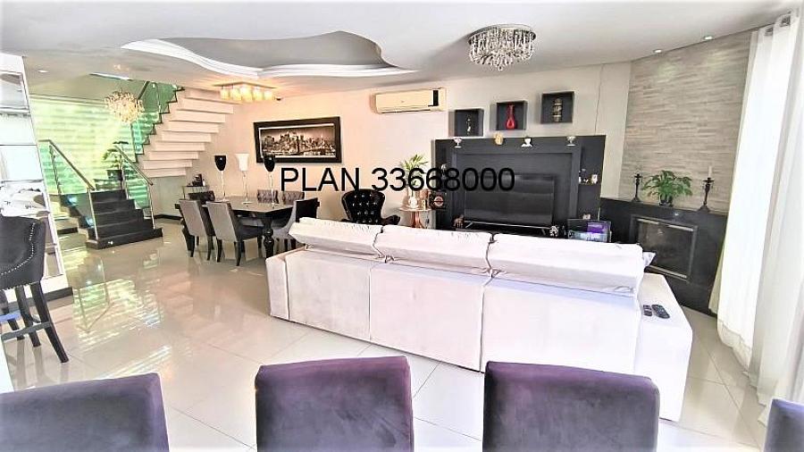 Casa com piscina na Avenida Ecoville 5