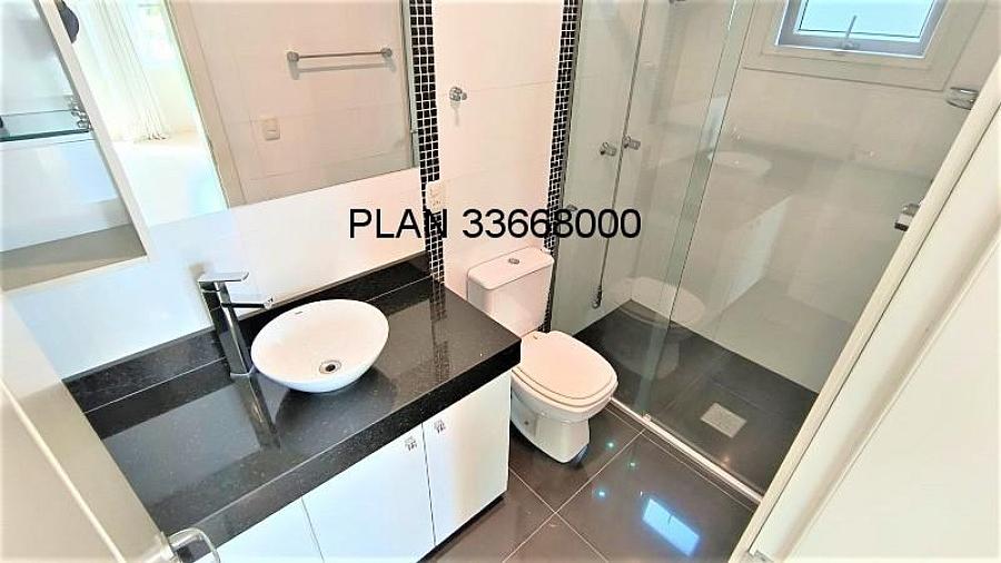 Casa com piscina na Avenida Ecoville 21