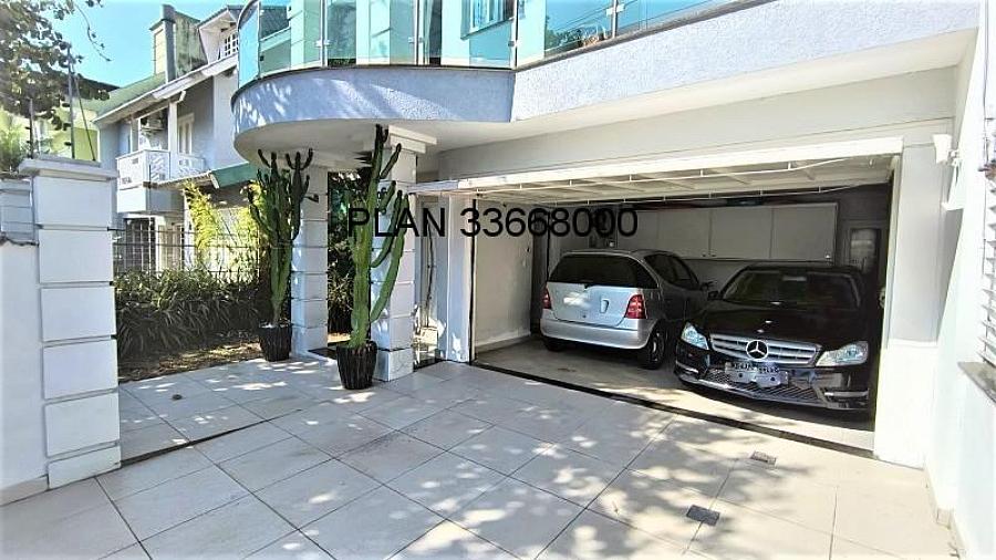 Casa com piscina na Avenida Ecoville 1