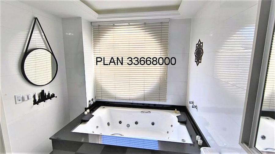 Casa com piscina na Avenida Ecoville 27