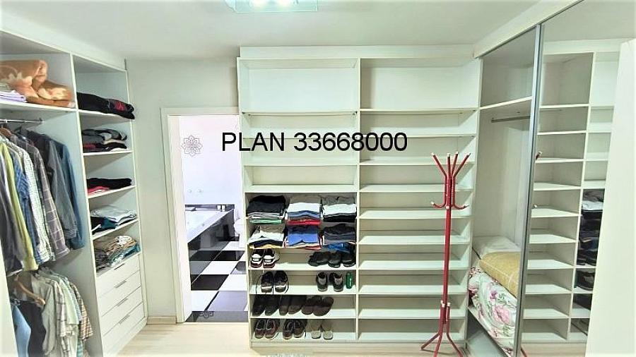 Casa com piscina na Avenida Ecoville 25