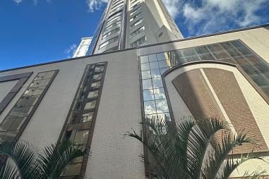 Apto no edifício Holambra