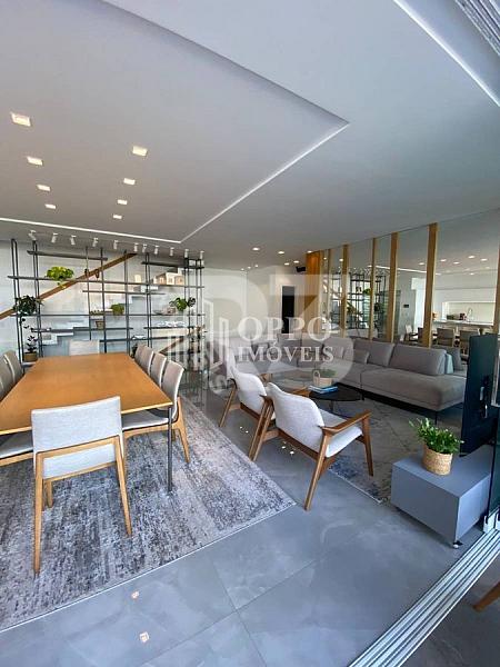 CASA NO CENTRO DE BALNE�RIO CAMBORI�