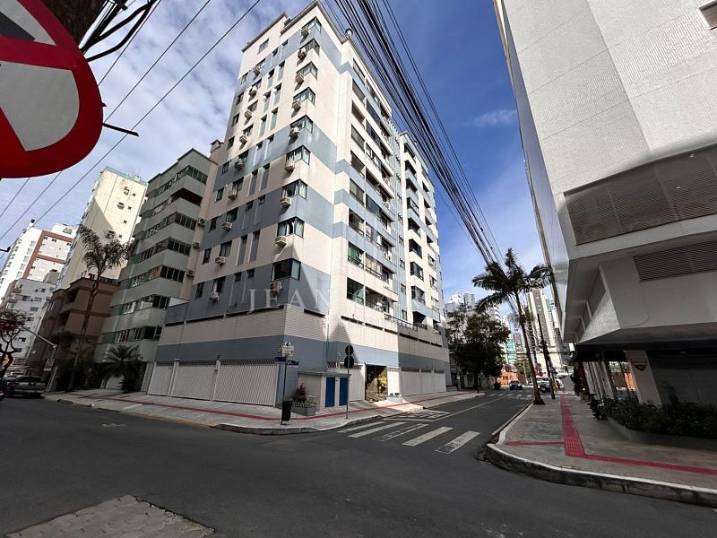 Apartamento para Alugar no centro de Balneario Camboriu no Edificio Flor de Acacia 1