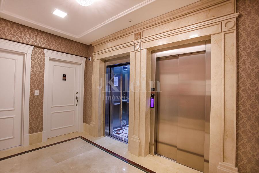 Elevadores do Edif�cio Vogue CNA Home em Itapema