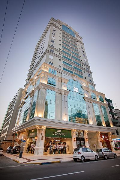 Fachada do Edif�cio Vogue CNA em Itapema