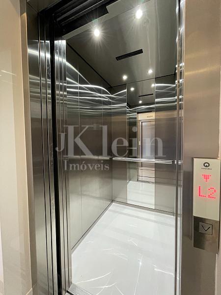 Elevador social do Chateau Avenue no Morretes em Itapema