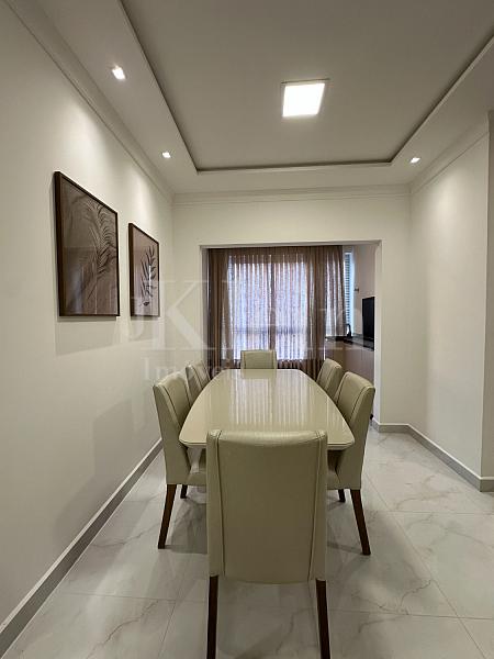 Living do apartamento do Chateau Avenue no Morretes em Itapema
