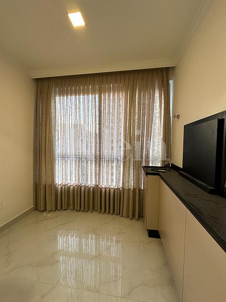 Living com churrasqueira do apartamento do Chateau Avenue no Morretes em Itapema