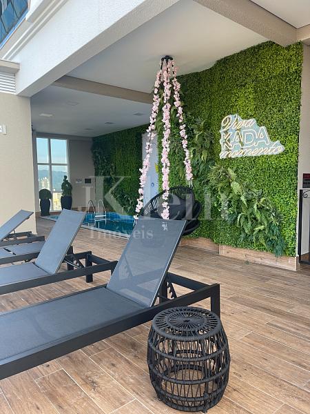 �rea piscina do Chateau Avenue no Morretes em Itapema