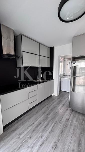 Cozinha do apartamento do Arcos da Lapa Residencial na Meia Praia em Itapema