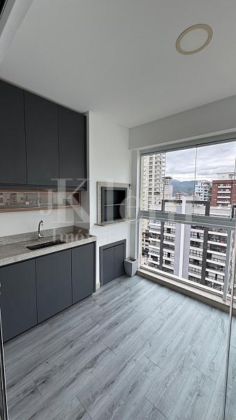 Sacada do apartamento do Arcos da Lapa Residencial na Meia Praia em Itapema