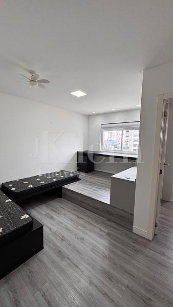 Su�te do apartamento do Arcos da Lapa Residencial na Meia Praia em Itapema