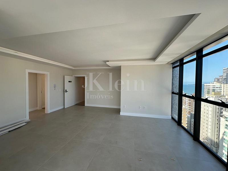 Living do apartamento do Times Square em Itapema