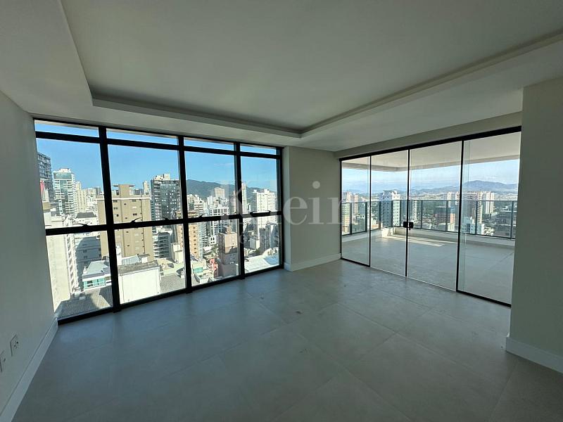 Living do apartamento do Times Square em Itapema