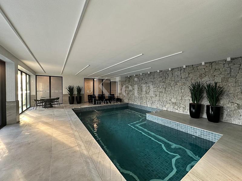 Piscina interna do Times Square em Itapema