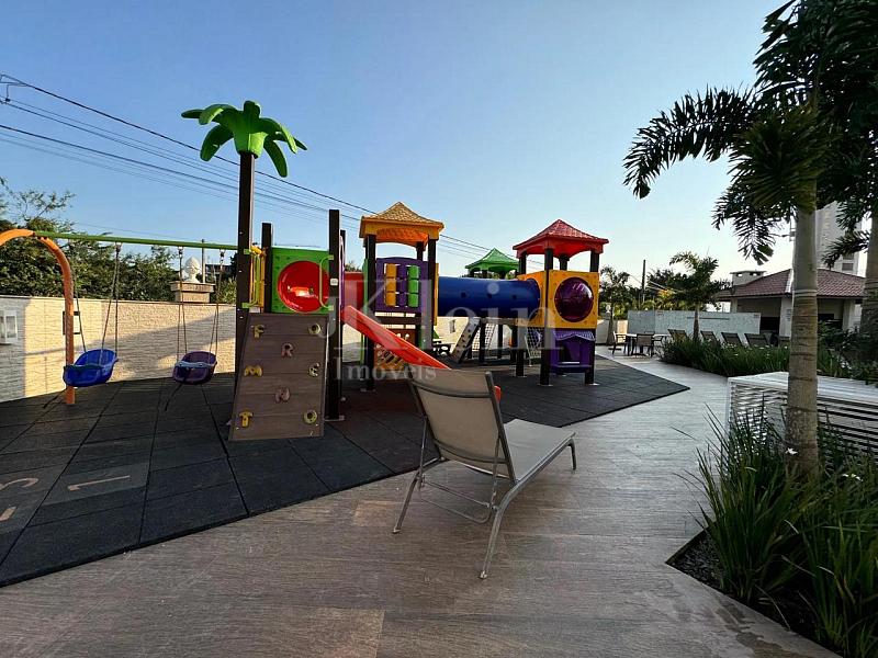 Lazer infantil no Vila das Aroeiras Residence apartamento � venda em Meia Praia Itapema