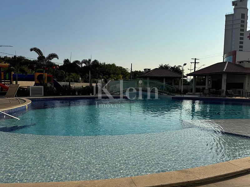 Lazer piscinas no Vila das Aroeiras Residence apartamento � venda em Meia Praia Itapema