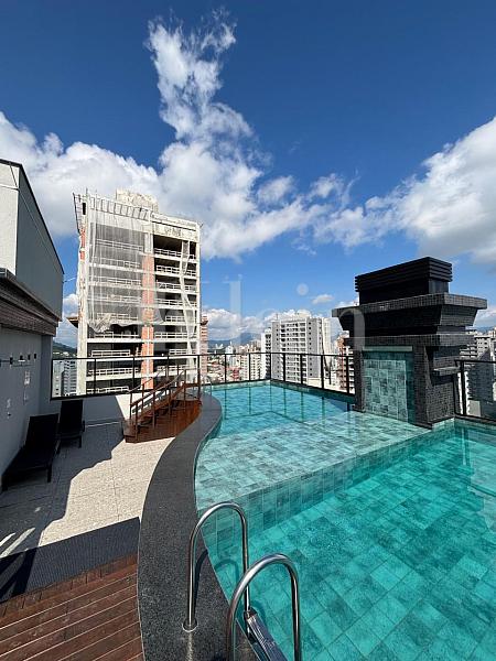 Rooftop piscina do Nautik Class em Balne�rio Perequ� | Porto Belo